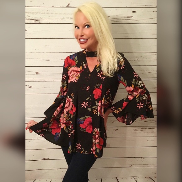 LAST 1! Gorgeous self tie keyhole 3qtr sleeve top - Picture 2 of 3