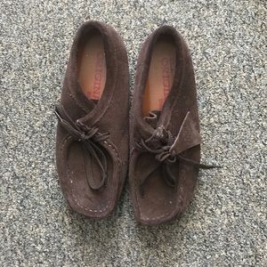 GREAT CONDITION WOMENS CLARKS WALLABEES SIZE 6.5