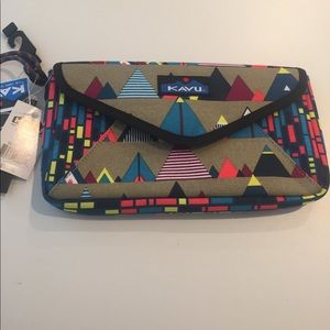 NWT Kavu "Envylope" clutch.  "Range" pattern.