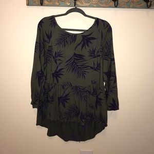 Roxy loose peplum patterned top.