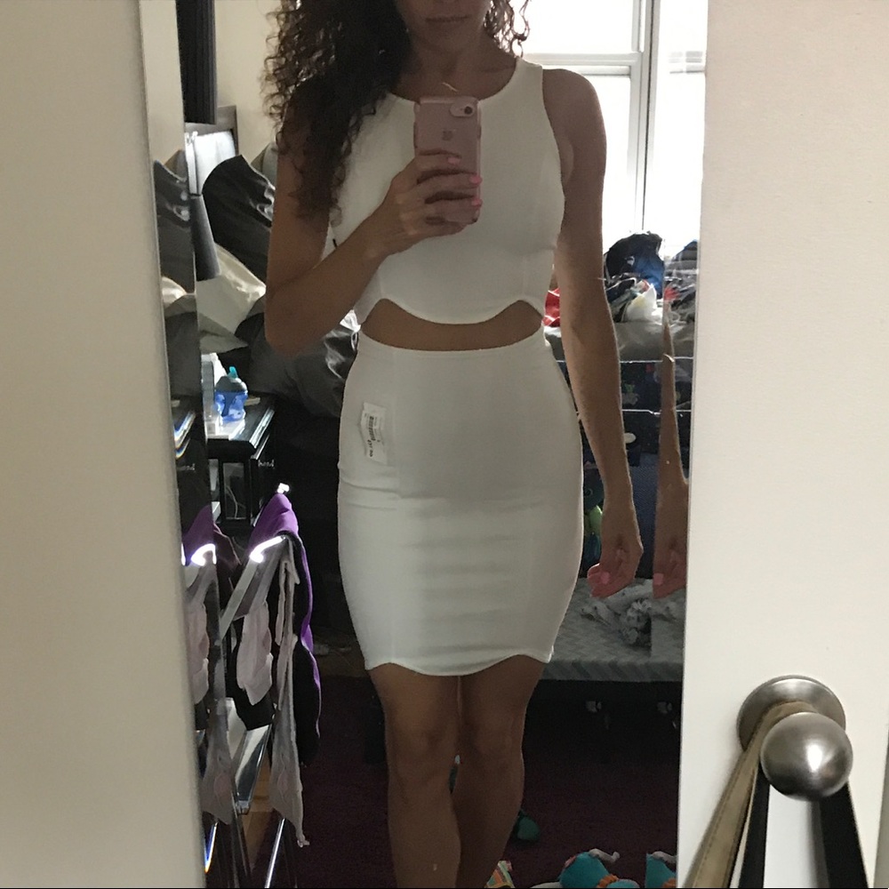 ✨White 2 piece crop top set✨