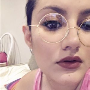 Meet your Posher, Yvette