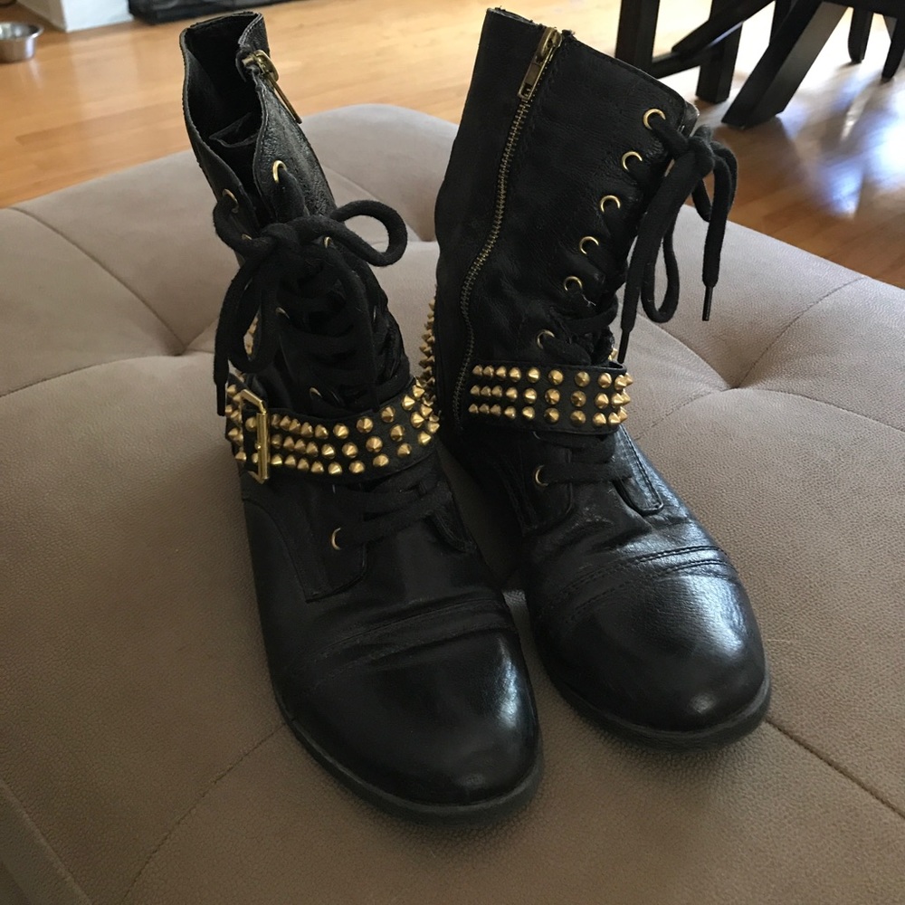 Steve Madden black studded boot