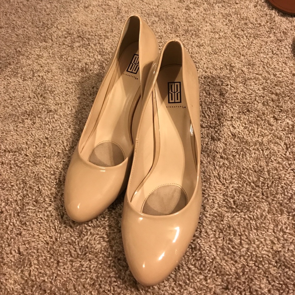 Nude patent heel
