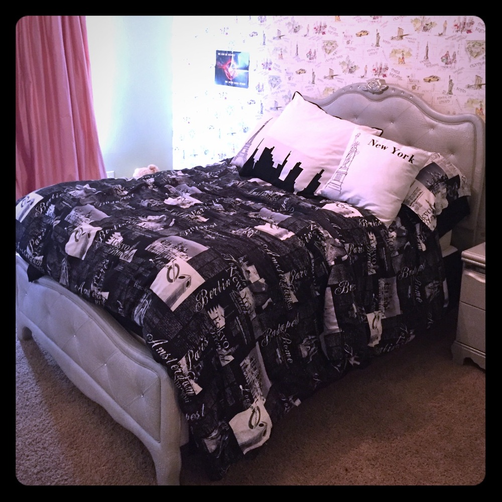 Princess Rhine Stone Youth Bed Frame !