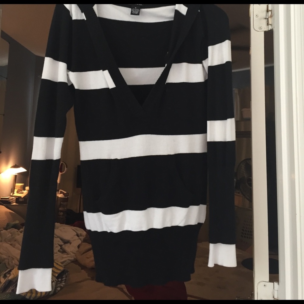 V neck sweater