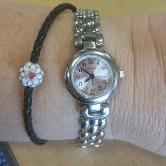 Fossil F2 Silver Watch Great Condition - Picture 1 of 5