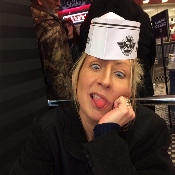 Meet your Posher, Allie - Picture 7 of 8