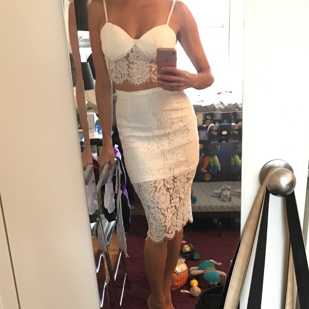 👰🏻White lace crop top and skirt set🍾