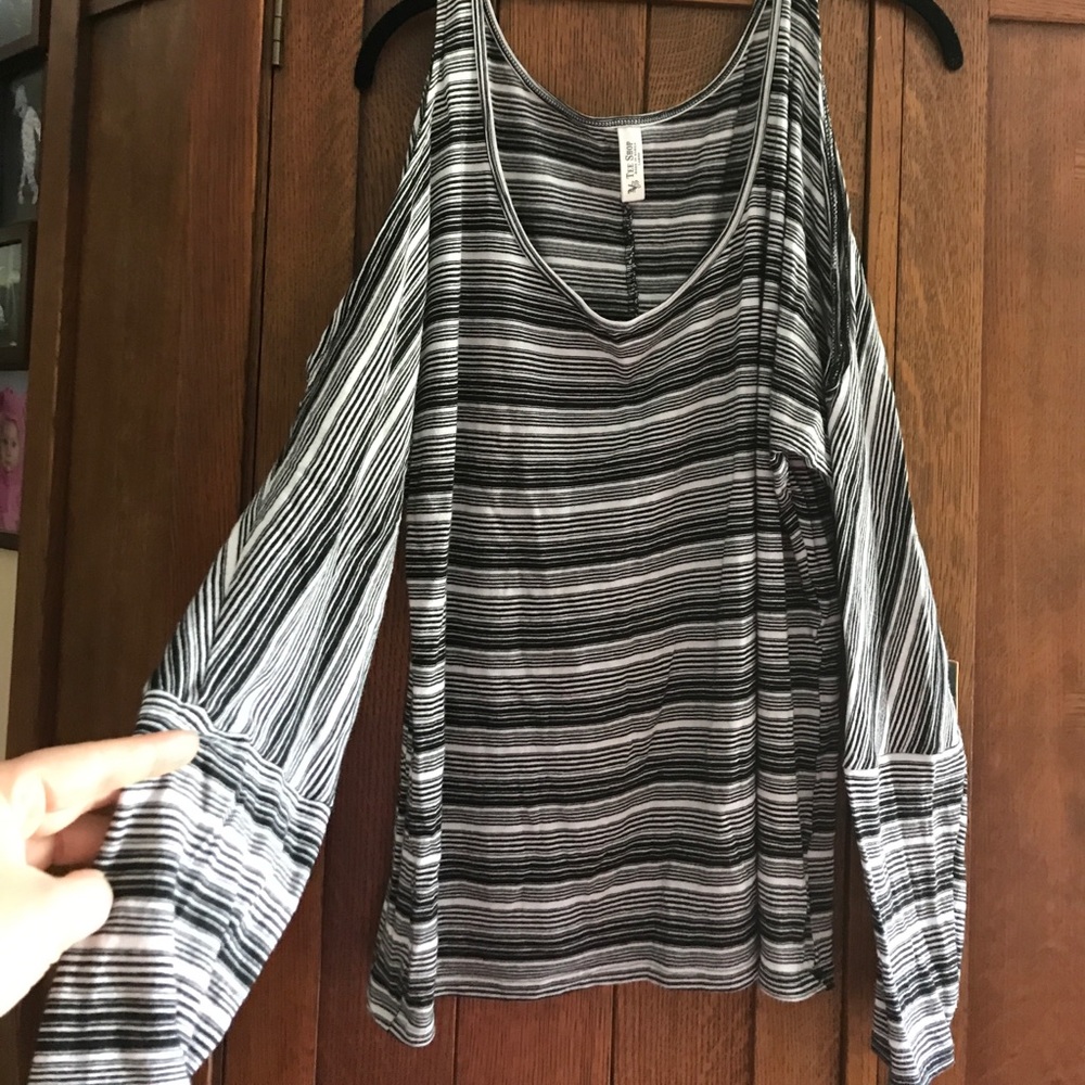 Cold shoulder top