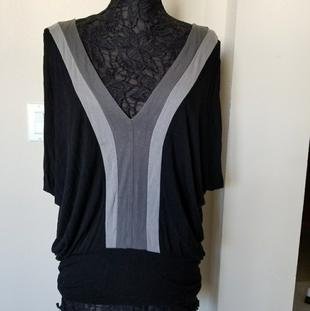 Eight sixty vneck top