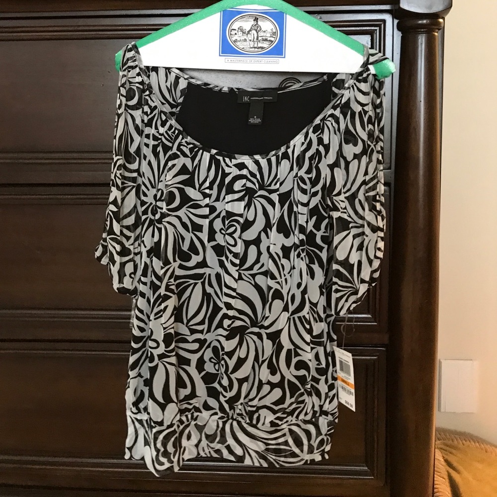 Shoulder cut out top