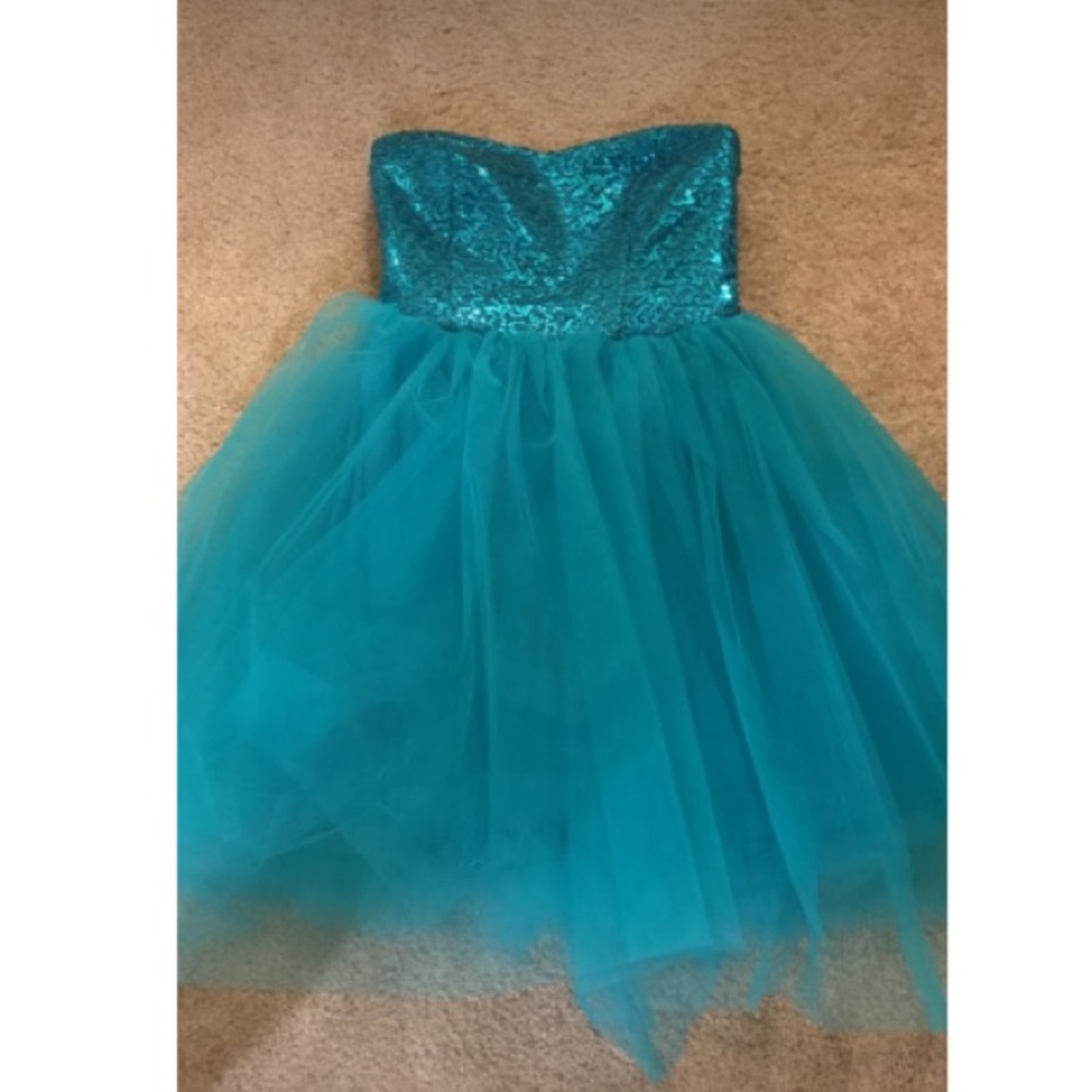 Turquoise strapless dress