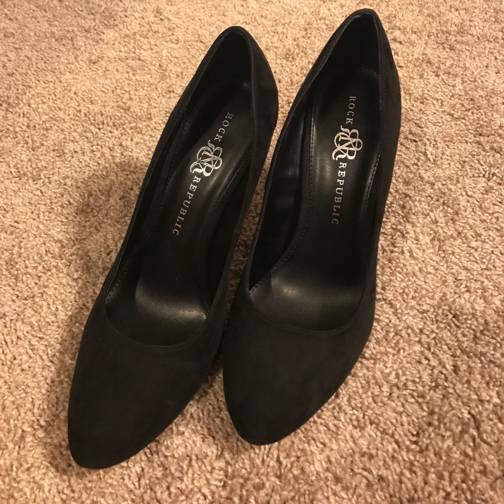 Rock & Republic Black Pumps