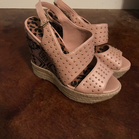 Jessica Simpson studded wedges with Aztec design - Picture 2 of 2