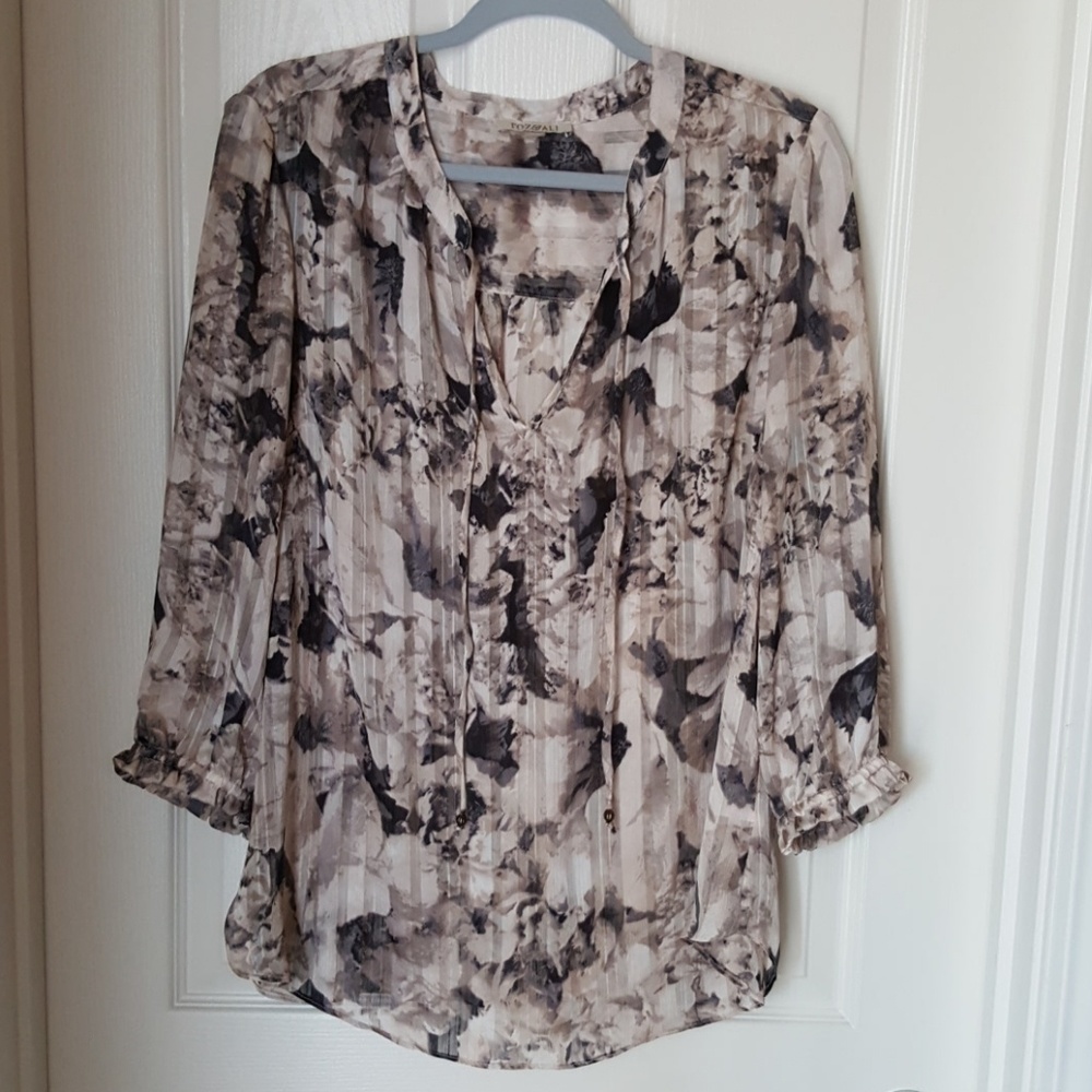 Gorgeous Flowy Top
