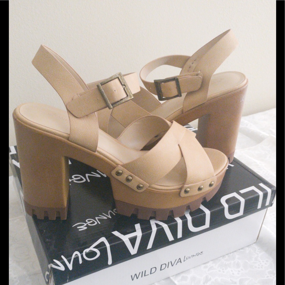 NEVER WORN Khaki/Natural Platform Sandals