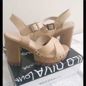 NEVER WORN Khaki/Natural Platform Sandals