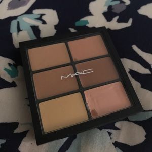 MAC Pro Conceal/Correct Palette *Medium