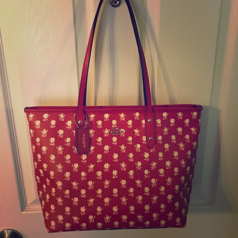 New COACH Badlands Floral Print Carmine Zip Tote