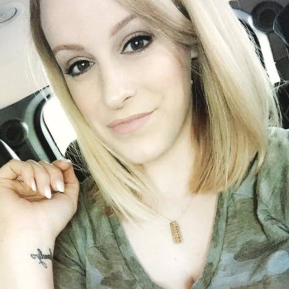 Meet your Posher, Hannah - Picture 1 of 1