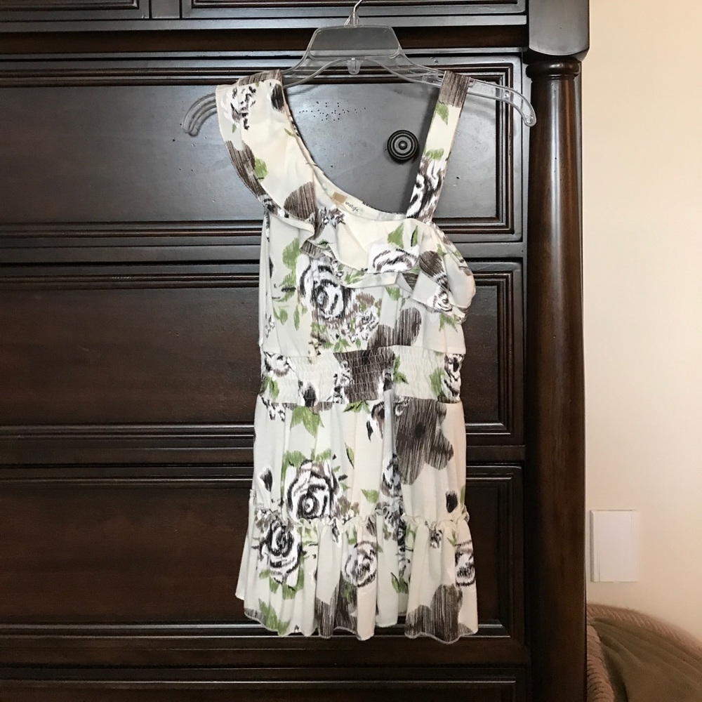 Cute ruffle tank top