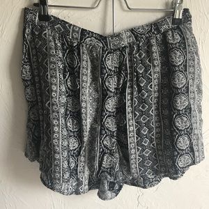 ABERCROMBIE&FITCH Flowy Patterned Shorts