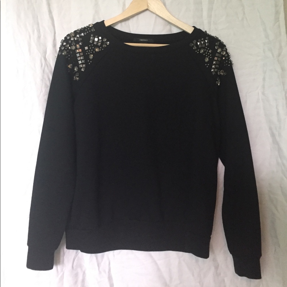 🌟studded shoulder pullover sweatshirt