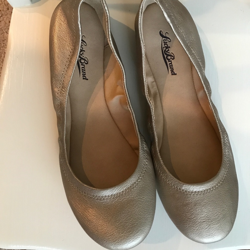 Lucky brand Emmie flats Platinum