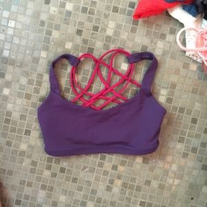 🚨HOLD🚨Lululemon free to be wild bra size 4 🚨