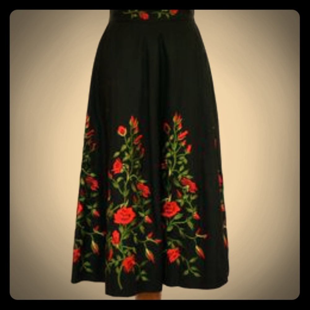 Retro circle skirt w/ rose embroidery red & black