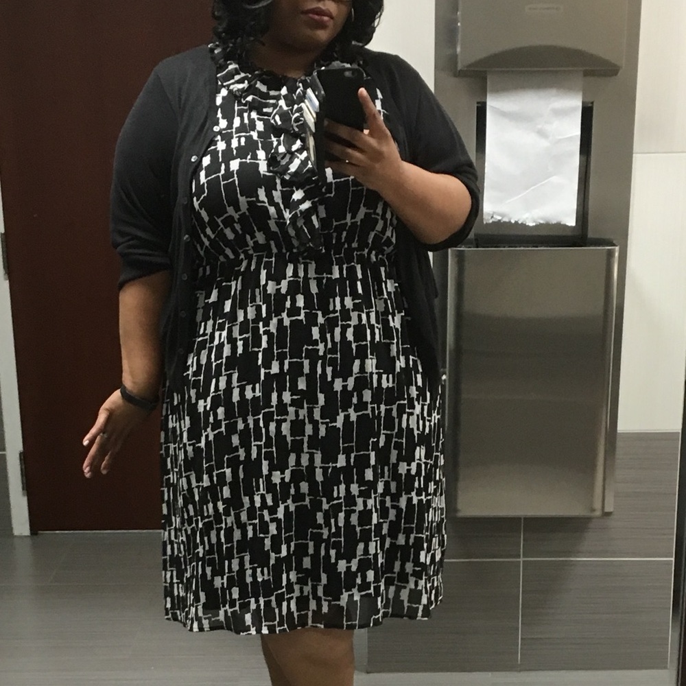 Plus Size Black and White Dress. 🔻🎉😘🎉😘🎉🔻