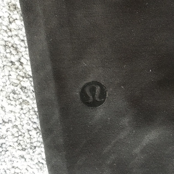 Size 4 Lululemon jetcrop luxtreme (slim) - Picture 2 of 5