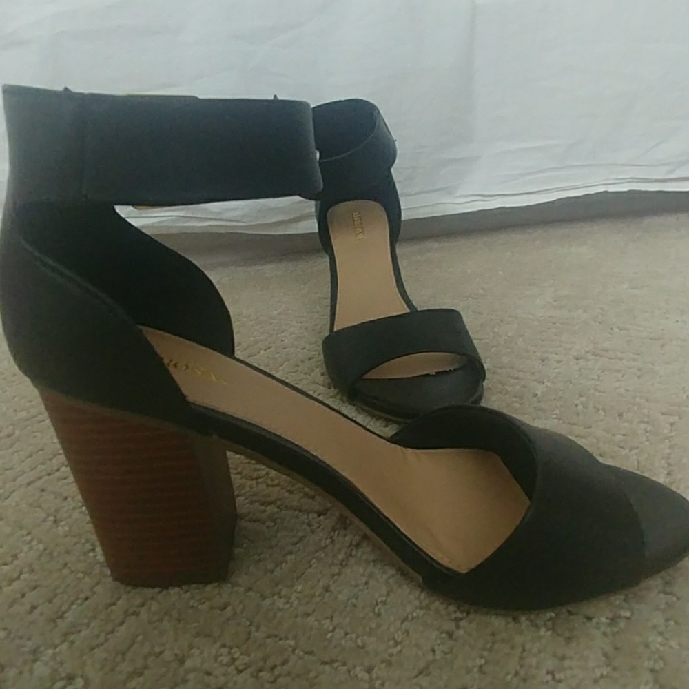 Black merona heels size 7