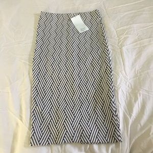 Navy blue and white printed Zara pencil skirt