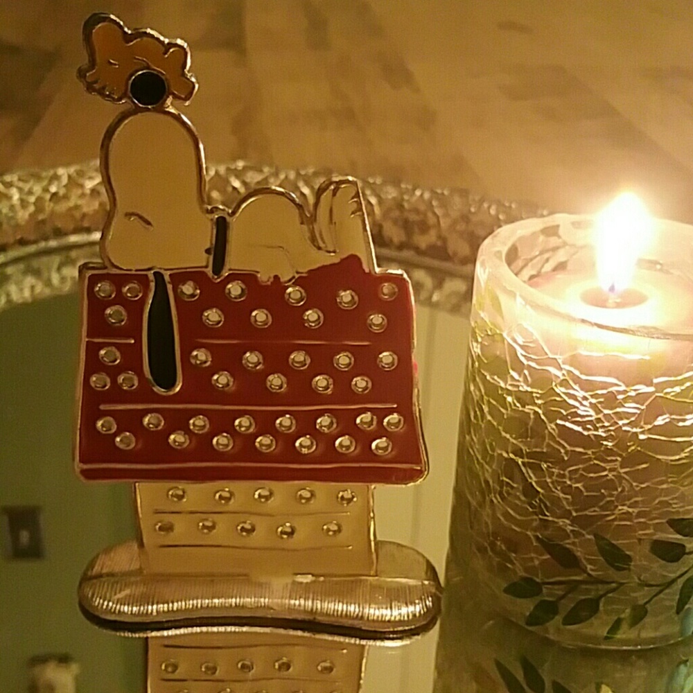 Vintage Snoopy earring holder