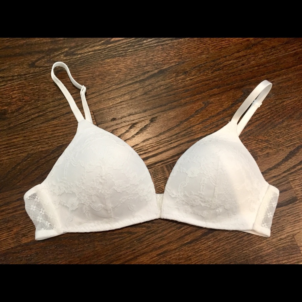 Victoria's Secret White Lace No Wire Bra
