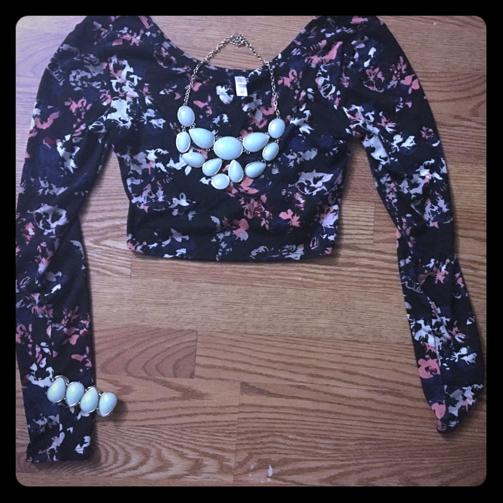 Long sleeve crop top