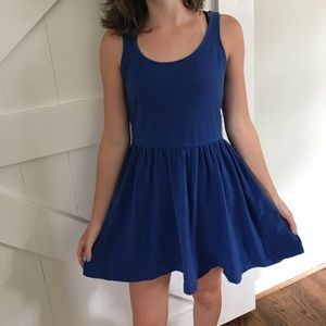 Small blue dress with a crossed back