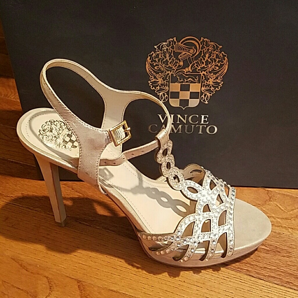 NWT Vince Cumuto Heels! 7.5