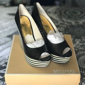 🆕Michael Kors Pin Striped Wedges