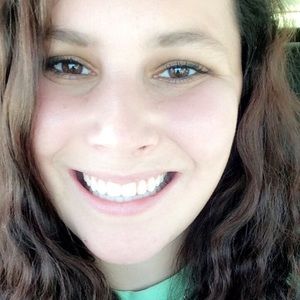 Meet your Posher, Caitlin