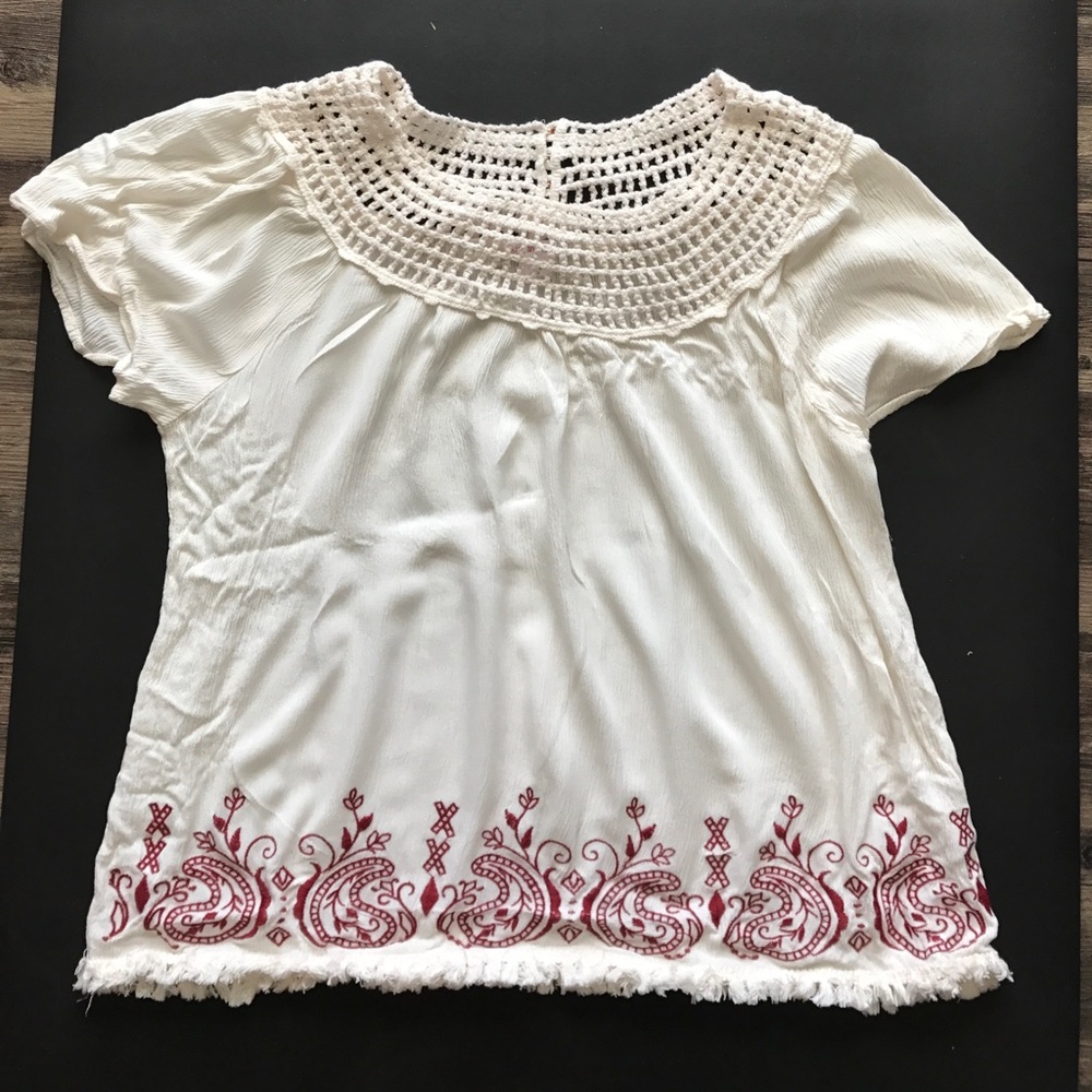 White crochet-neck short sleeve