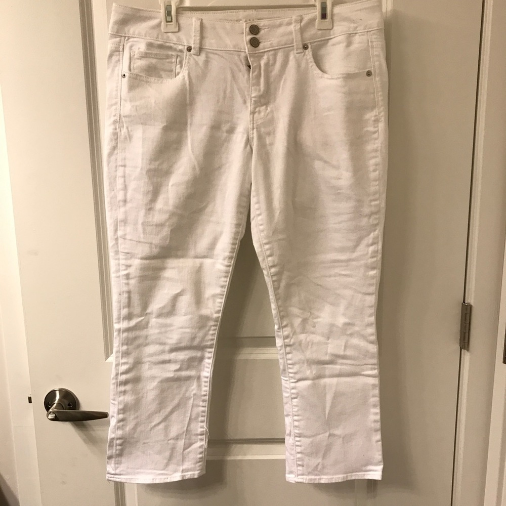 White crop jeans