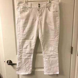 White crop jeans