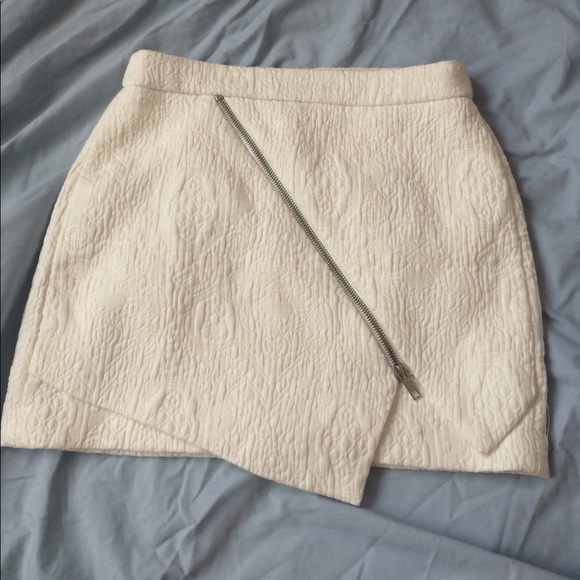 Short pencil skirt - Picture 2 of 4