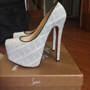 ONE DAY ONLY!! 💯 AUTHENTIC CHRISTIAN LOUBOUTINS