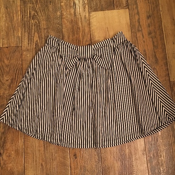 Striped Darling Skirt! - Picture 1 of 3
