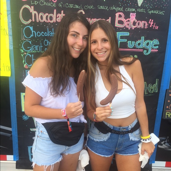 Meet your Posher, Lisa - Picture 1 of 1