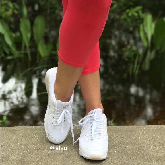 Nike Air Max 90 Ultra Essential  WMNS - Picture 2 of 8
